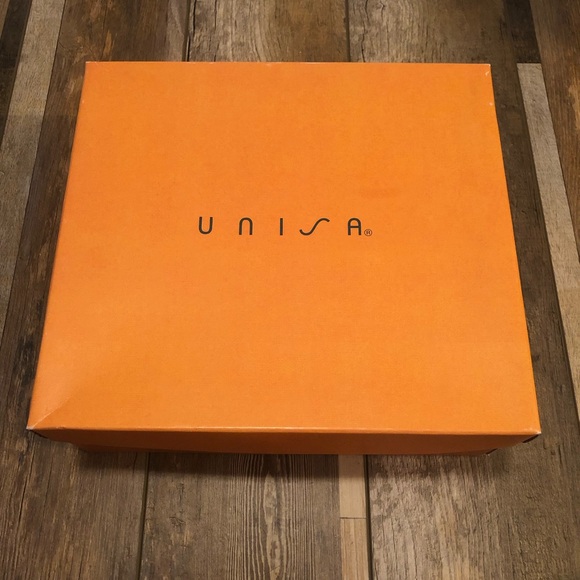 EUC!  Women’s Suede Wedge w/ functional zipper. - Picture 12 of 15